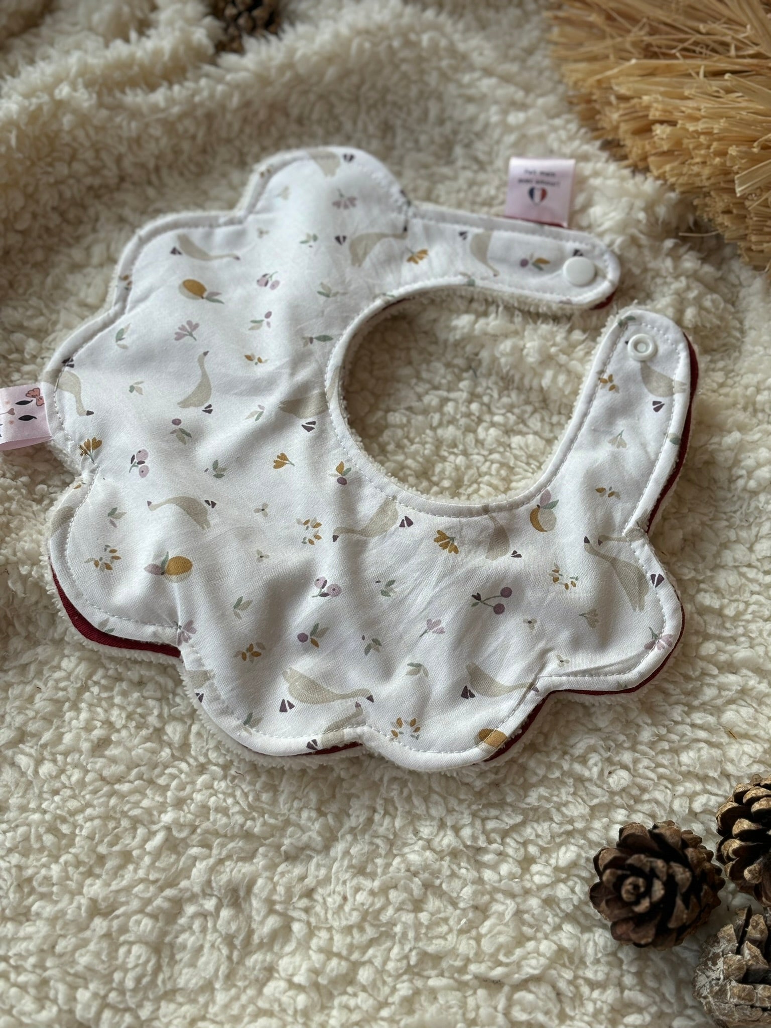 bavoir fleur pour bébé en tissus coton à motif petite oie