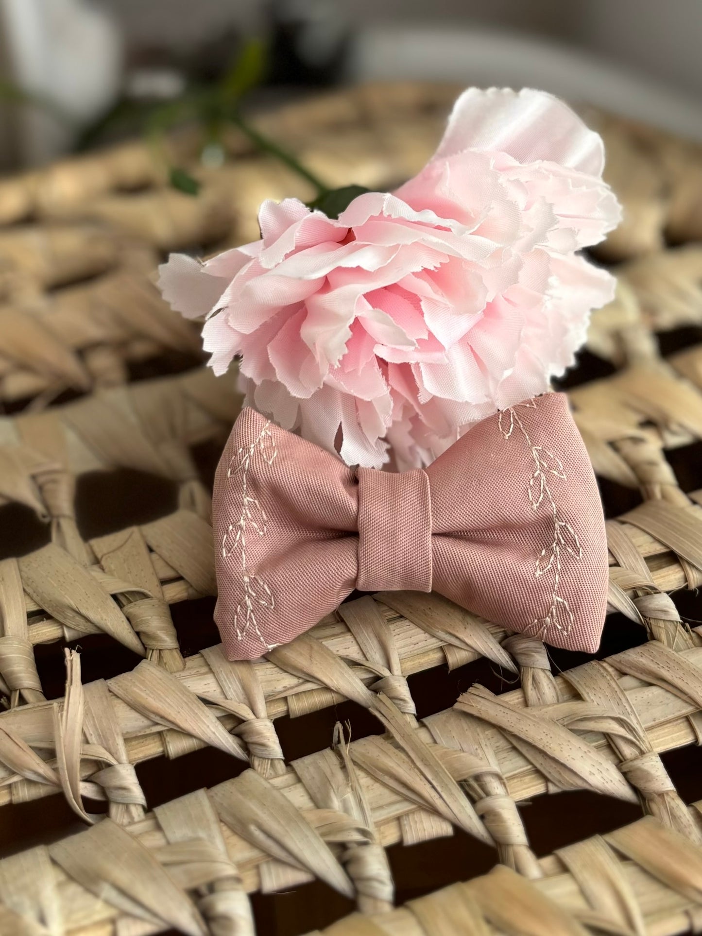 noeud barrette rose pale motif beige